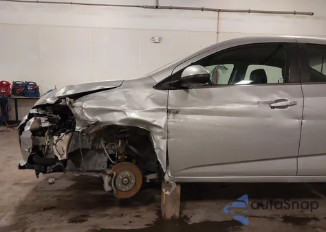 2018 Chevrolet Sonic Premier Auto из США, поврежденный, VIN 1G1JF5SB6J4136215